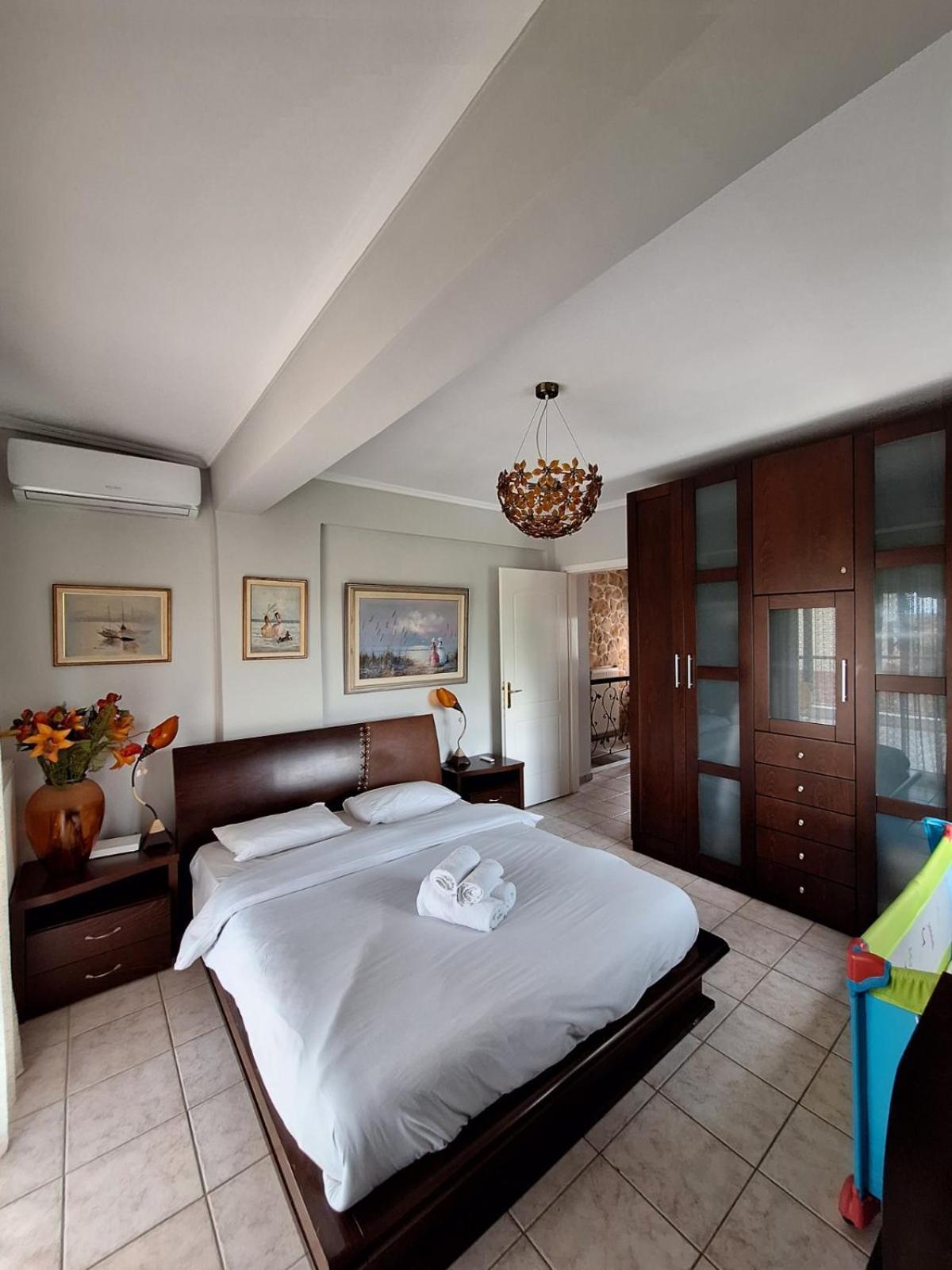 Roadhouse, Nilie Hospitality Mgmt Villa Flogita Exterior foto